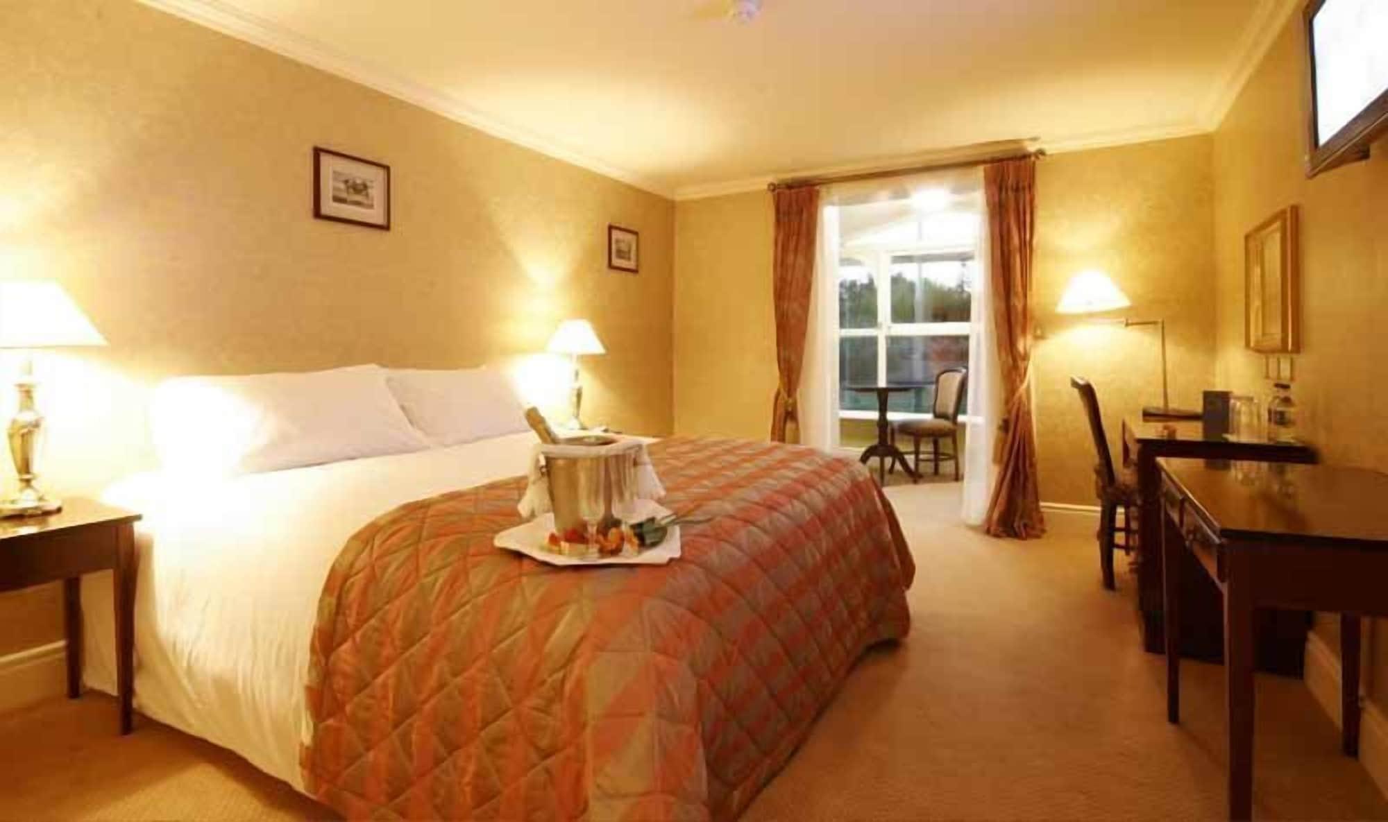 Finnstown Castle Hotel Lucan Luaran gambar